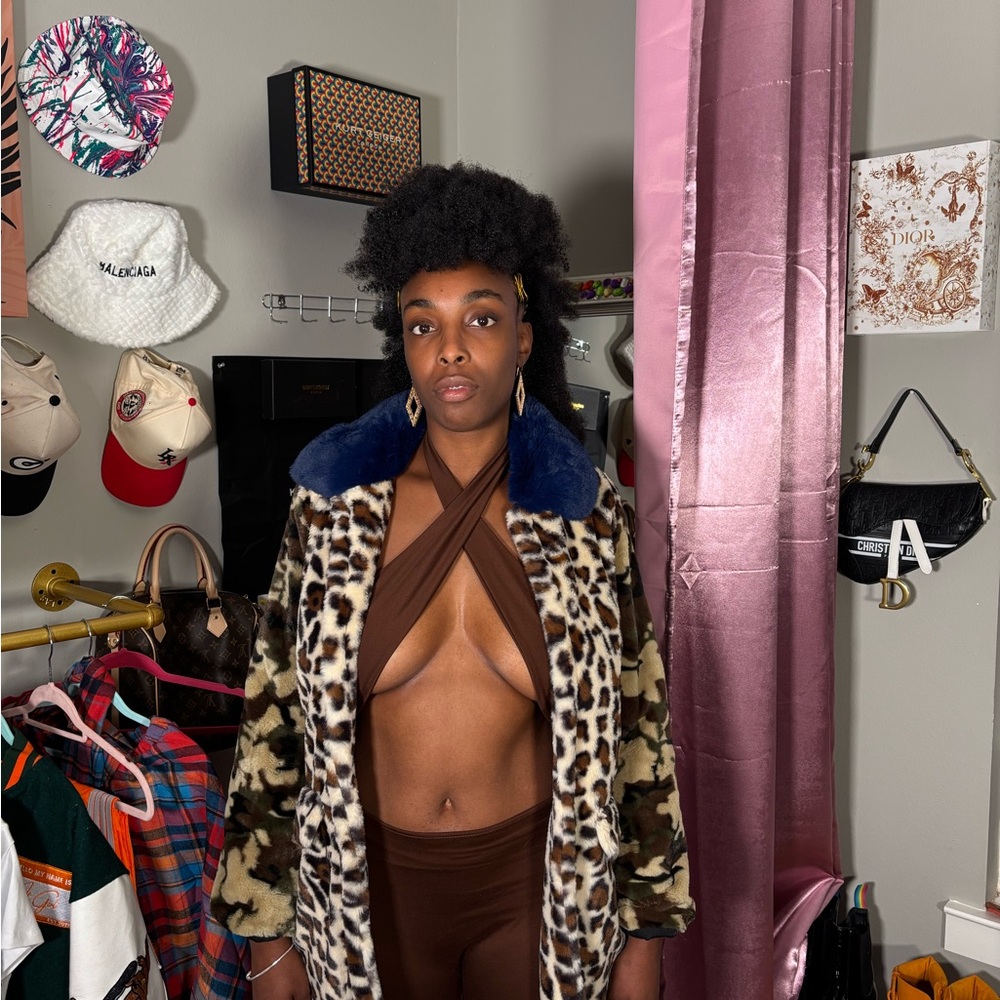 Leopard Print Faux Fur Coat with Blue Collar